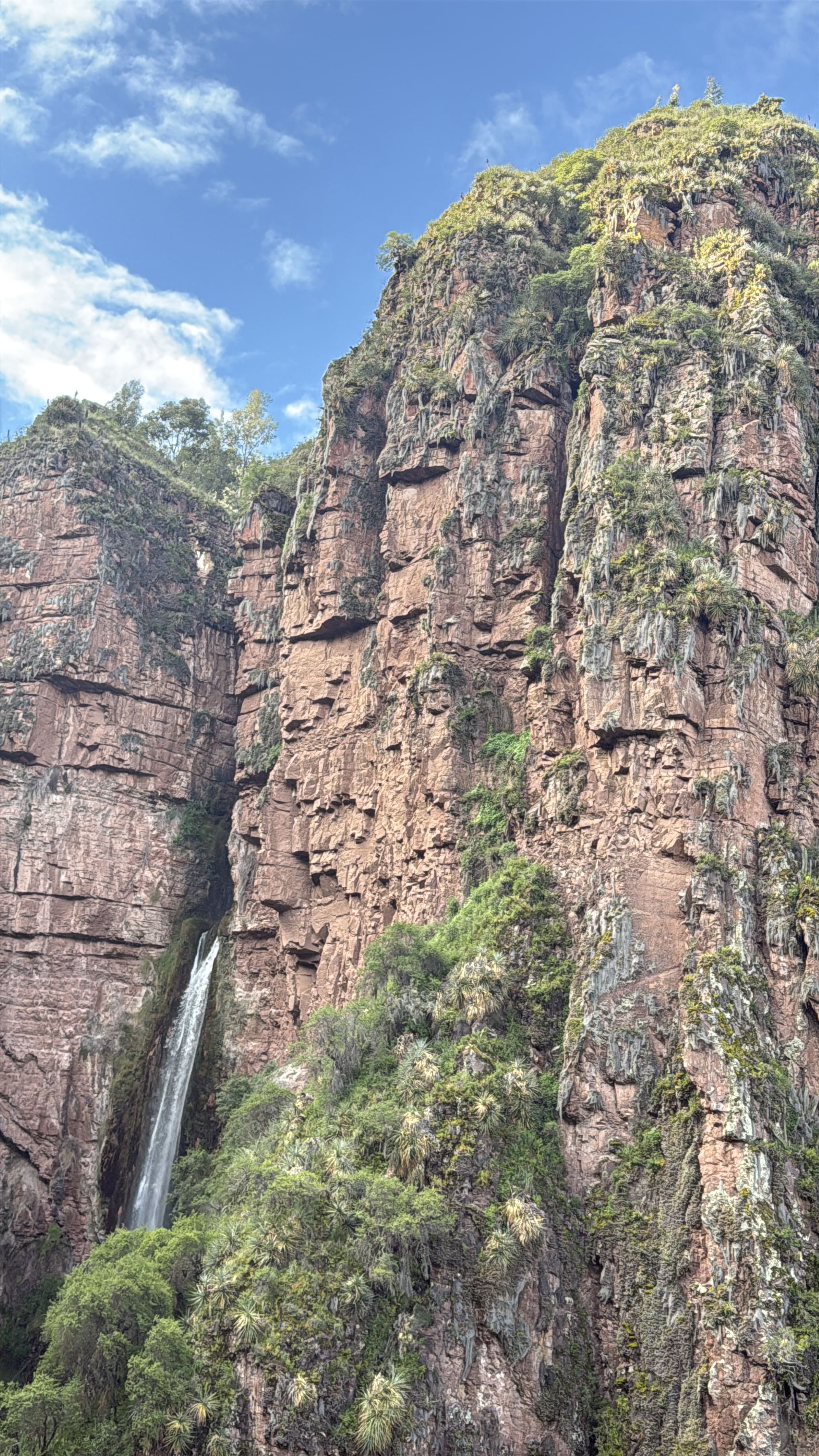 Perolniyoc Waterfall
