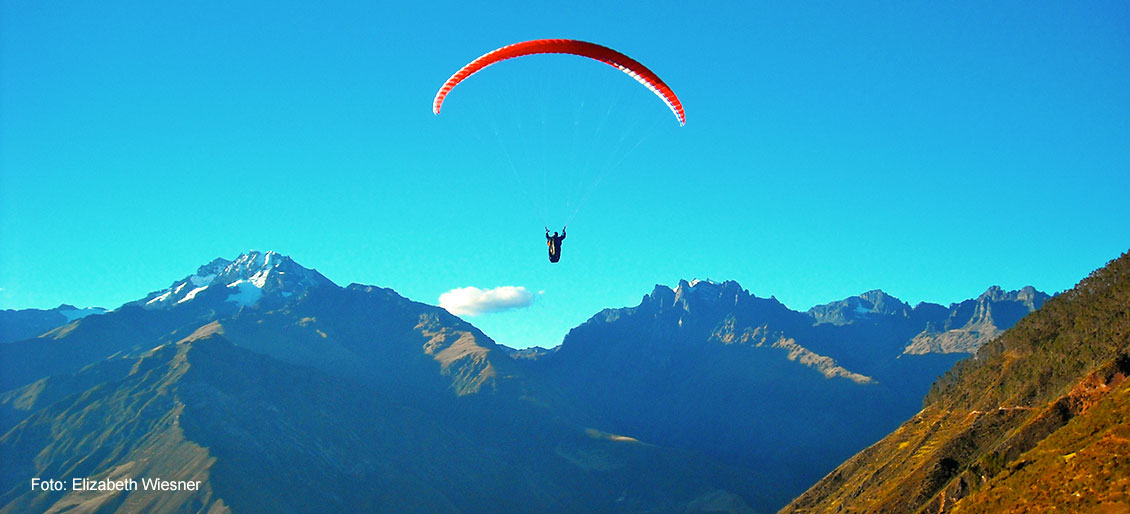 PARAGLIDING IN THE SACRED VALLEY